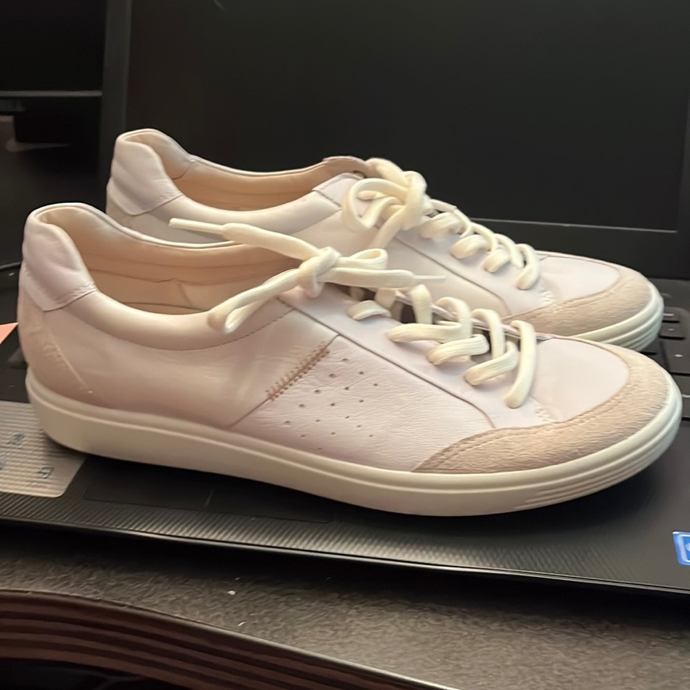 NWT Ecco Shadow size 42 sneakers